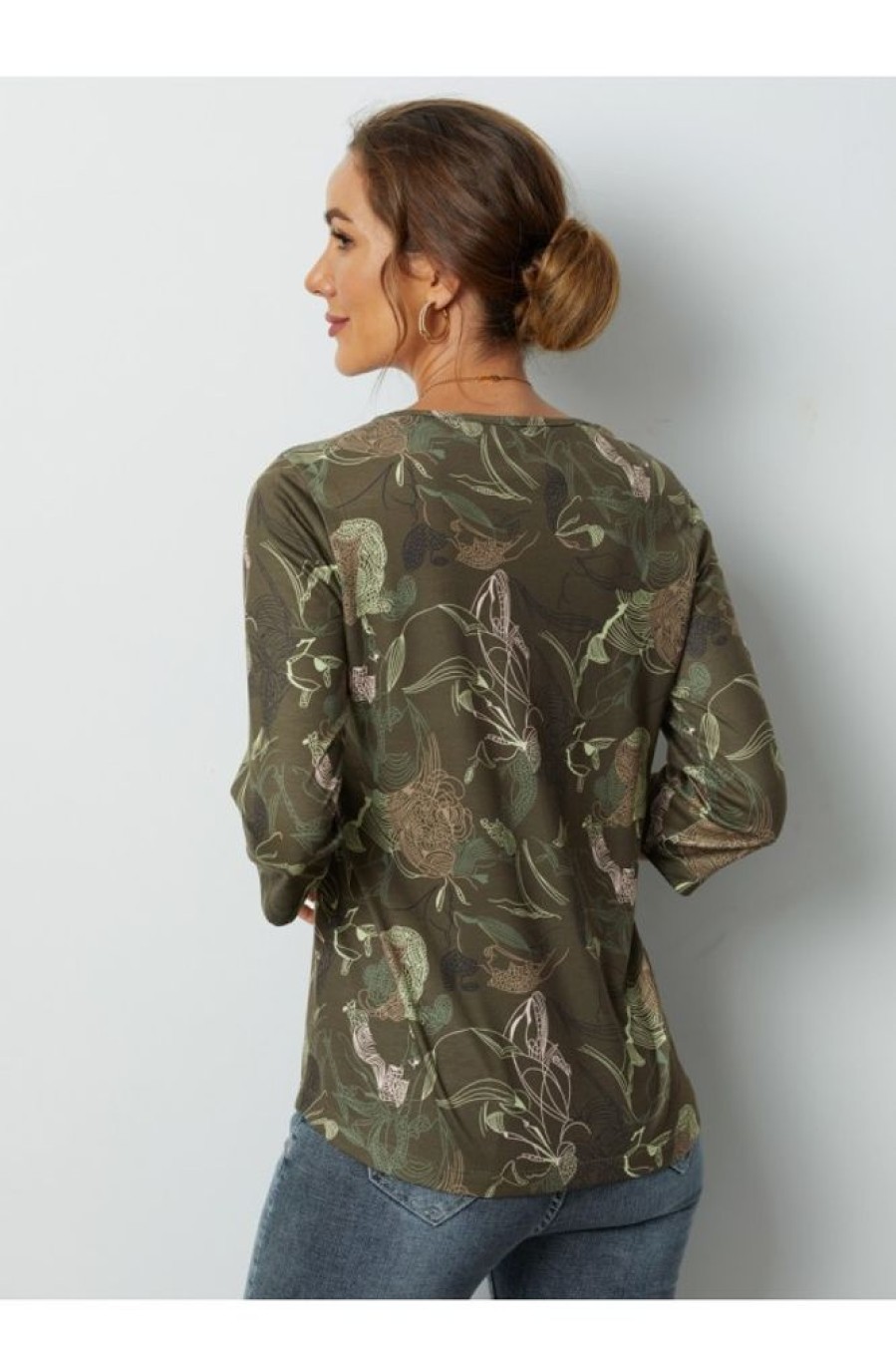 Clothing Azzlee Blouse & Shirts | Green Floral Printed V-Neck 3/4 Sleeve T-Shirt Fraser Green